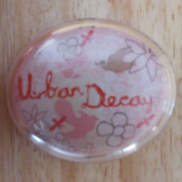 Extremely Rare UD Eyeshadow - Picture 1 of 3